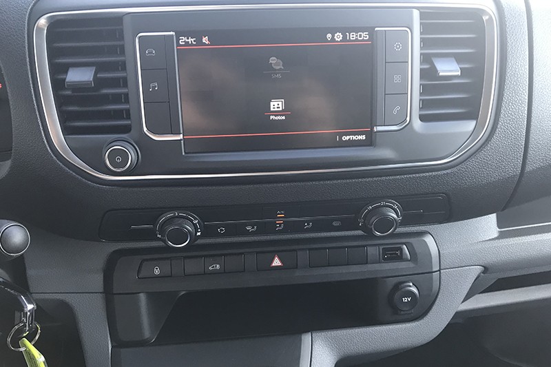 Comment trouver et entrer un code autoradio Audi ? - Audi Tourisme